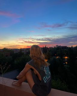 Maisie Smith feet photo thumbnail