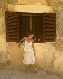 Maisie Smith feet photo thumbnail