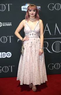 Maisie Williams feet photo thumbnail
