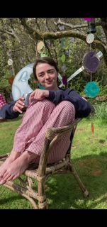 Maisie Williams feet photo 2