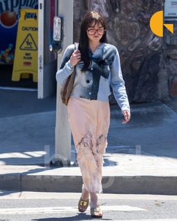 Maisie Williams feet photo 1