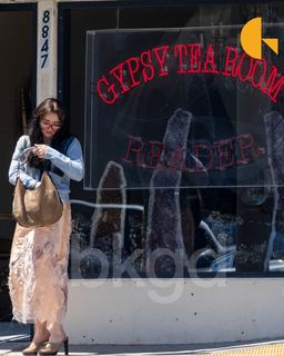 Maisie Williams feet photo 19