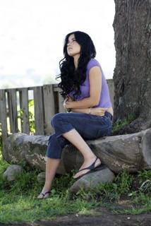 Maite Perroni feet photo thumbnail