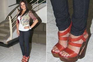 Maite Perroni feet photo thumbnail