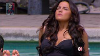 Maite Perroni feet photo thumbnail