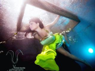 Maite Perroni feet photo thumbnail