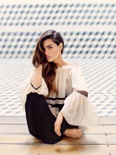 Maite Perroni feet photo thumbnail