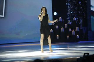 Maite Perroni feet photo thumbnail