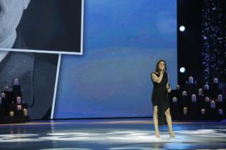 Maite Perroni feet photo thumbnail