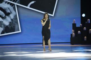 Maite Perroni feet photo thumbnail