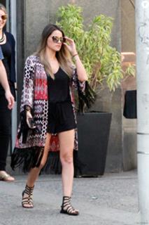 Maite Perroni feet photo thumbnail