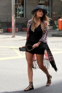 Maite Perroni feet photo thumbnail