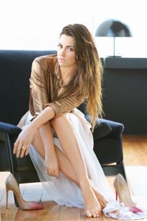 Maite Perroni feet photo thumbnail