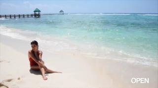 Maite Perroni feet photo thumbnail