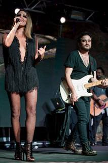 Maite Perroni feet photo thumbnail