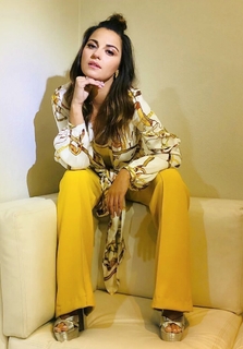 Maite Perroni feet photo thumbnail