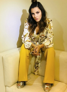 Maite Perroni feet photo thumbnail