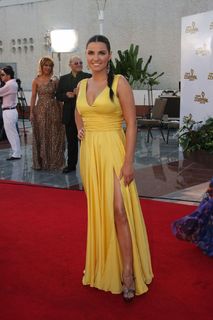 Maite Perroni feet photo thumbnail