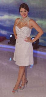 Maite Perroni feet photo thumbnail
