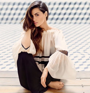 Maite Perroni feet photo thumbnail