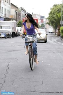 Maite Perroni feet photo thumbnail