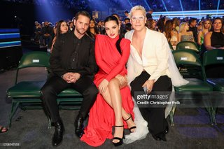 Maite Perroni feet photo thumbnail