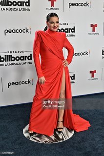 Maite Perroni feet photo thumbnail