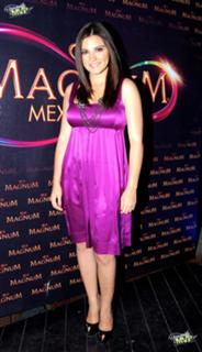 Maite Perroni feet photo thumbnail