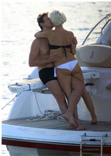 Maja Suput feet photo thumbnail