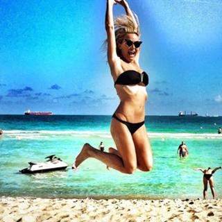 Maja Suput feet photo thumbnail