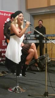 Maja Suput feet photo thumbnail