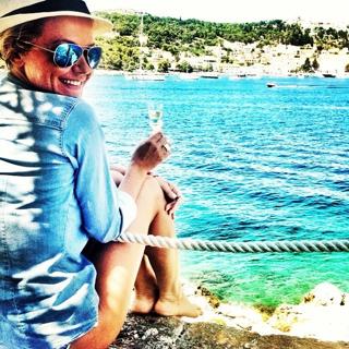 Maja Suput feet photo thumbnail