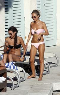 Maja Suput feet photo thumbnail