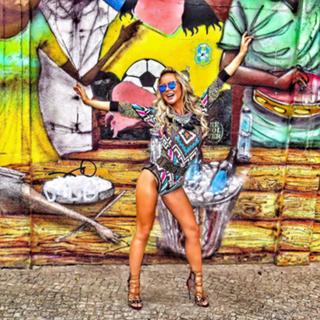 Maja Suput feet photo thumbnail