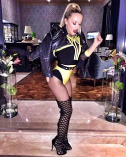 Maja Suput feet photo thumbnail