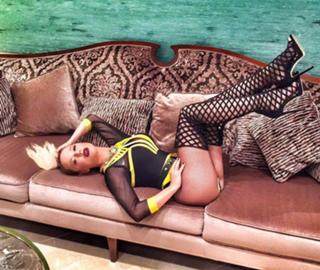 Maja Suput feet photo thumbnail