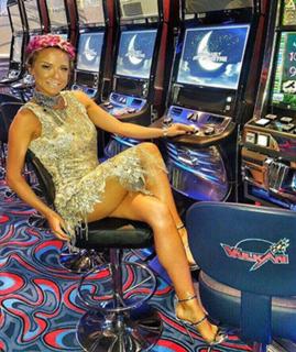 Maja Suput feet photo thumbnail