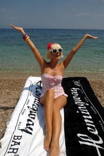 Maja Suput feet photo thumbnail