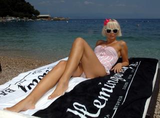 Maja Suput feet photo thumbnail