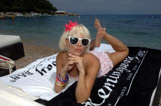 Maja Suput feet photo thumbnail