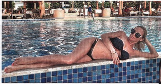 Maja Suput feet photo thumbnail