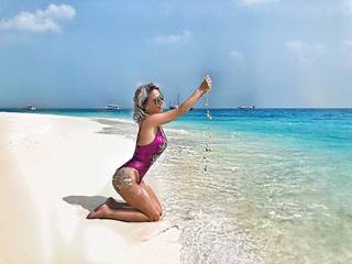 Maja Suput feet photo thumbnail