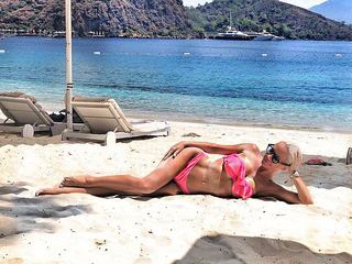 Maja Suput feet photo thumbnail