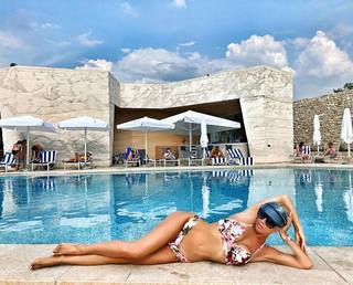 Maja Suput feet photo thumbnail