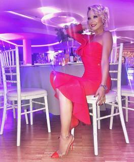 Maja Suput feet photo thumbnail