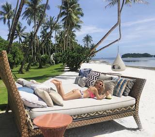 Maja Suput feet photo thumbnail