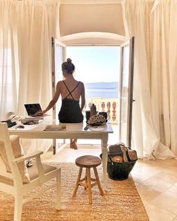 Maja Suput feet photo thumbnail