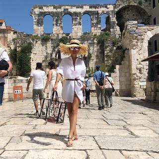 Maja Suput feet photo thumbnail