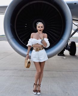 Maja Suput feet photo thumbnail