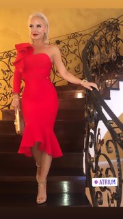 Maja Suput feet photo thumbnail